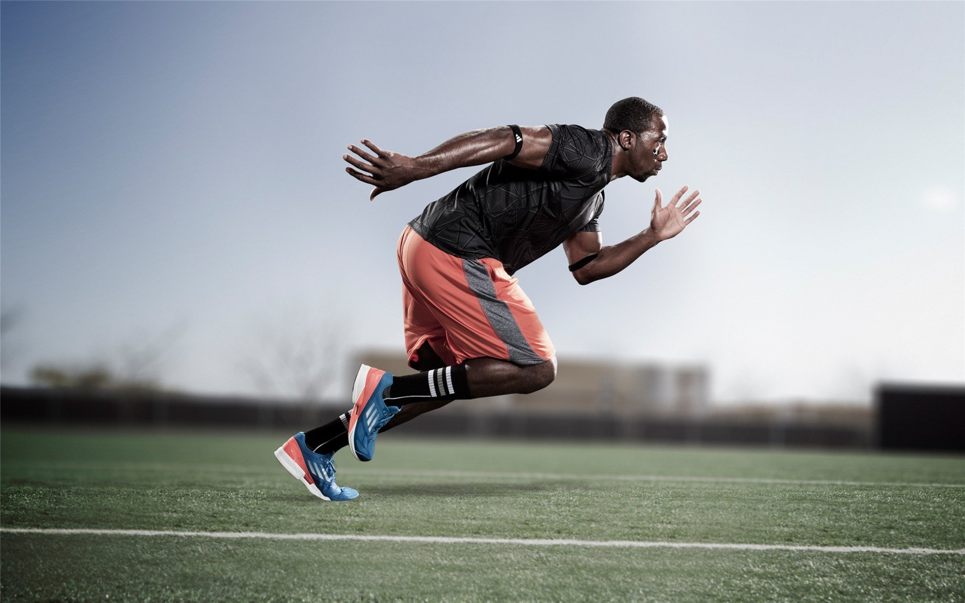 “亲子跑步乐园！牛仔3K亲子跑让香港全家一起奔跑”